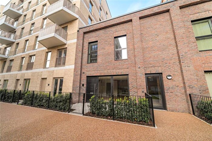 3 Bedroom Duplex To Rent In Carraway Street, Reading, Berkshire, RG1