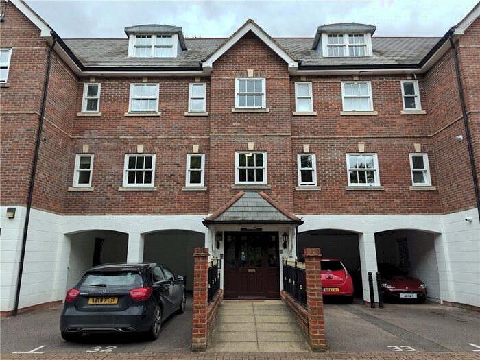 2 Bedroom Flat To Rent In Sells Close, Guildford, GU1