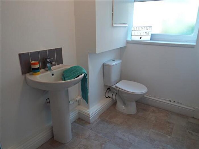 5 Bedroom Terraced House To Rent In Carholme Road - Bed, LN1