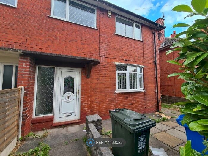 3 Bedroom Semi-Detached House To Rent In Stanycliffe Lane, Middleton, Manchester, M24