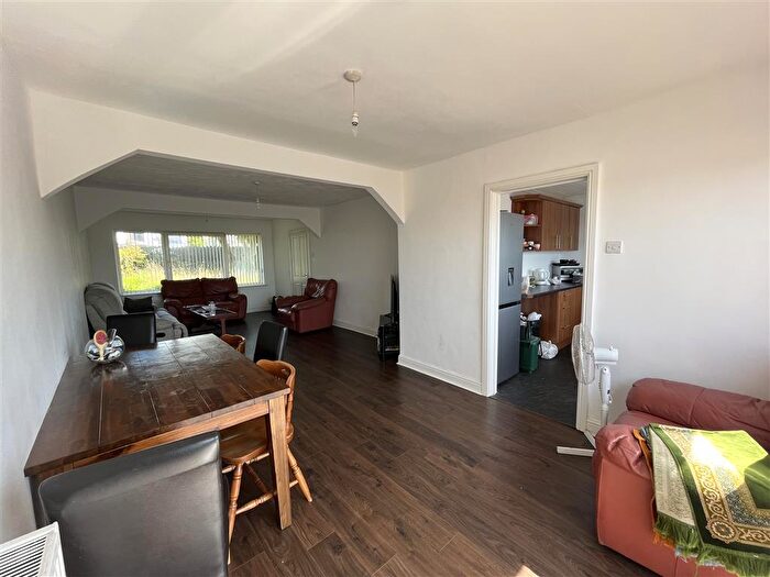 2 Bedroom House To Rent In Bron Y Bryn, Swansea, SA2