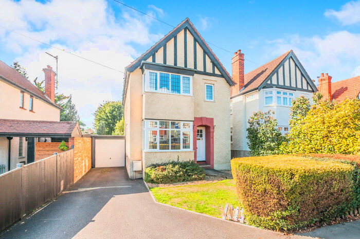 3 Bedroom House To Rent In Pinkneys Road, Maidenhead, SL6