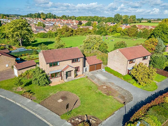 4 Bedroom Detached House For Sale In Meadow Walk, Tadcaster, LS24