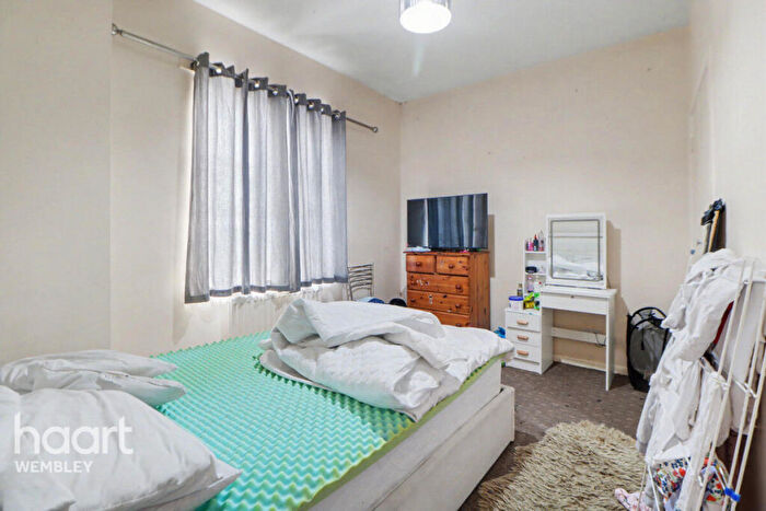 2 Bedroom Semi-Detached House For Sale In Quainton Street, NW10