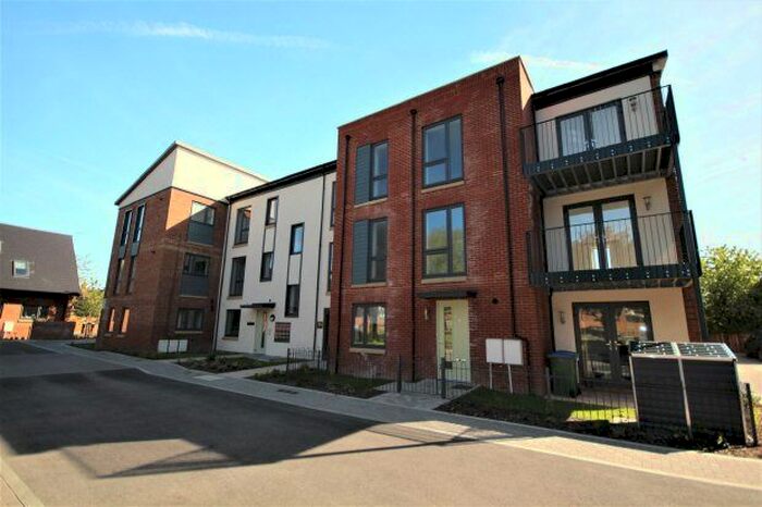 2 Bedroom Flat To Rent In Winterton Square, Horsham, RH13