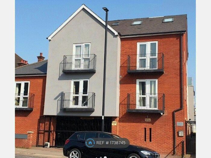 2 Bedroom Flat To Rent In Hazeltree Lodge, London, N13