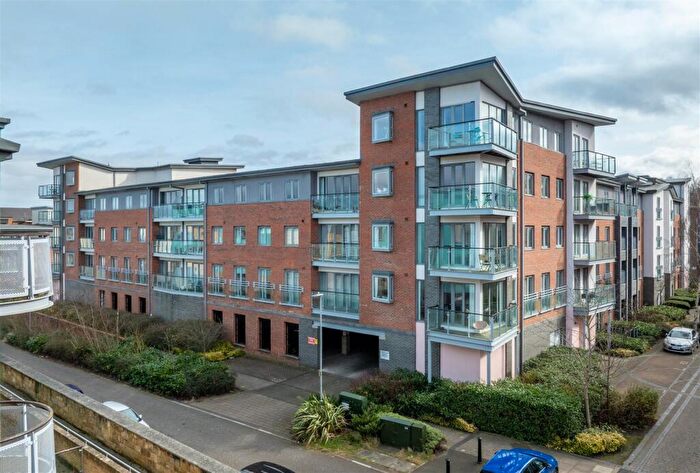 2 Bedroom Apartment For Sale In Cameronian Square, Gateshead, NE8