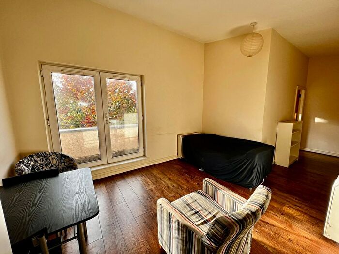 2 Bedroom Flat To Rent In Richmond Court, Salford, M3