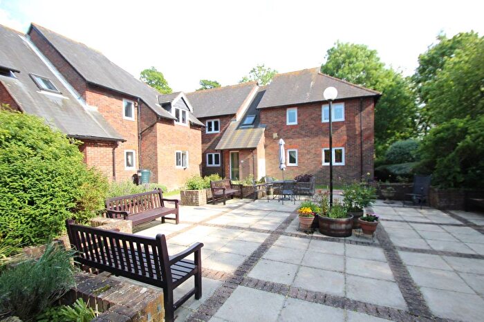 2 Bedroom Flat For Sale In The Slade, Tonbridge, TN9