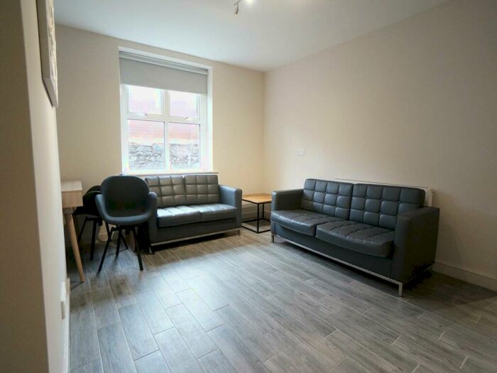 2 Bedroom House To Rent In Farrar Road, Bangor, Gwynedd, LL57