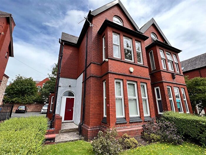 7 Bedroom Semi-Detached House To Rent In Eccles Old Road, Salford, M6