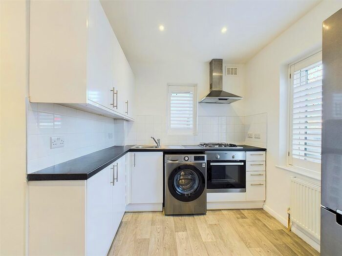 2 Bedroom Maisonette To Rent In Petts Hill, Northolt, UB5
