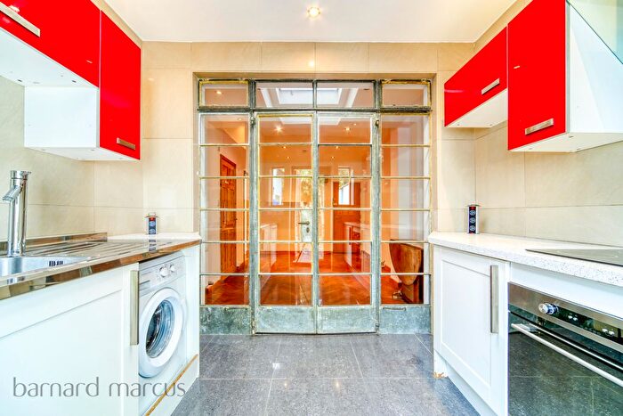 1 Bedroom Flat To Rent In Norbury Crescent, Norbury, SW16