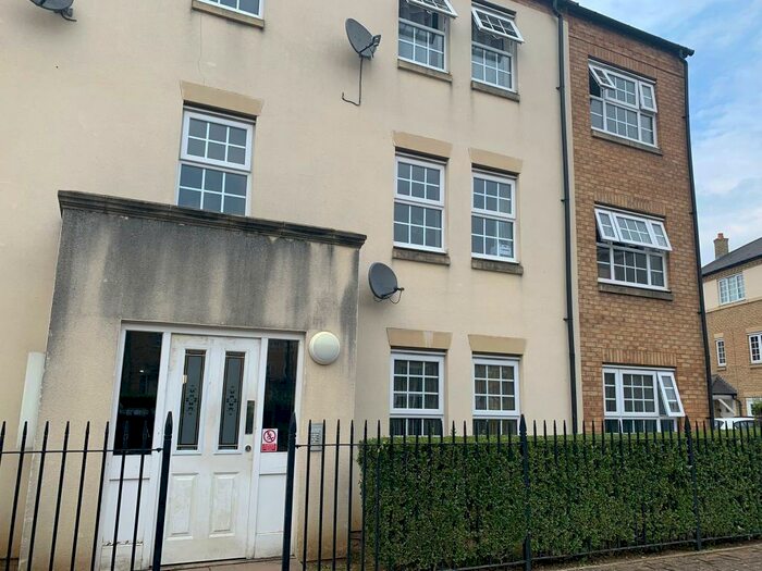 2 Bedroom Flat To Rent In Wilks Walk, Grange Park, NN4
