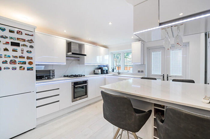 2 Bedroom Semi-Detached House For Sale In Wrythe Green Road, Carshalton, SM5