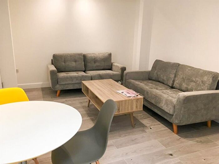 6 Bedroom Semi-Detached House To Rent In *£pppw Bills Excl* Bed On Queens Road East, NG9