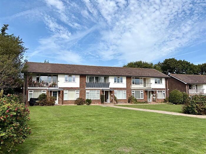 2 Bedroom Flat For Sale In Fairlight Gardens, Fairlight, TN35