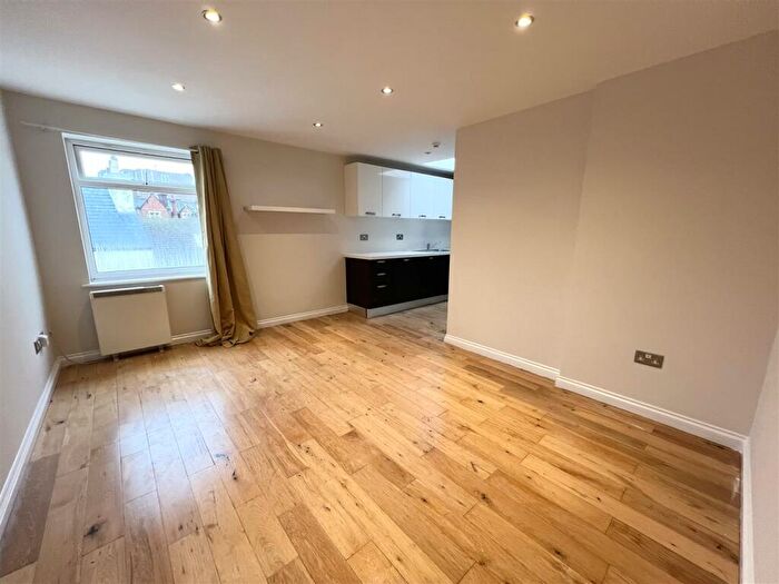 2 Bedroom Flat To Rent In Hill House, Western Road, Hove, BN3