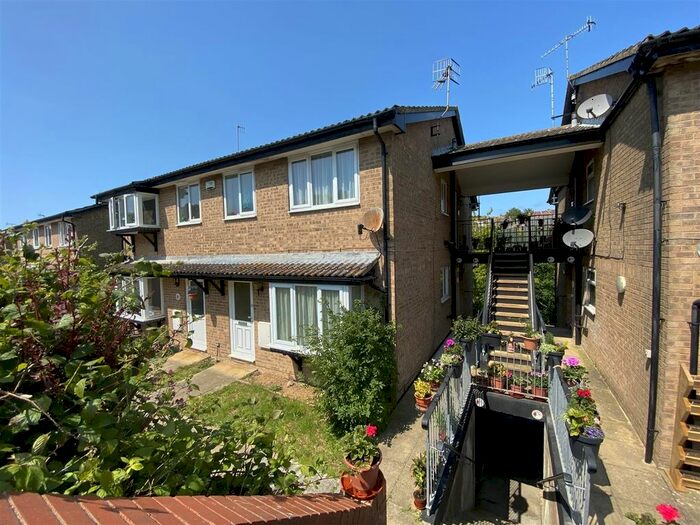 2 Bedroom Flat To Rent In Pinders Road, Hastings, TN35