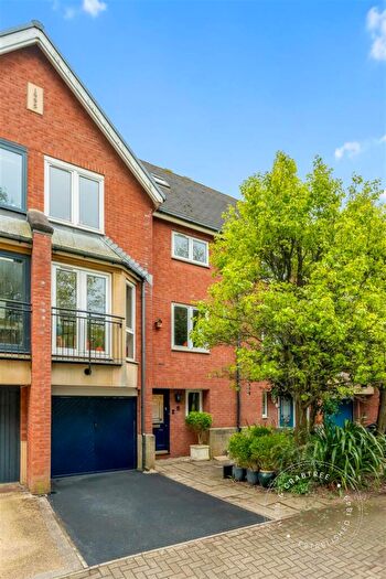 5 Bedroom Town House For Sale In Barquentine Place, Cardiff Bay, CF10