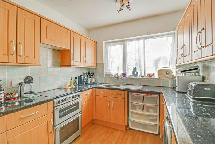 1 Bedroom End Of Terrace House For Sale In Underwood Square, Leigh-on-sea, SS9