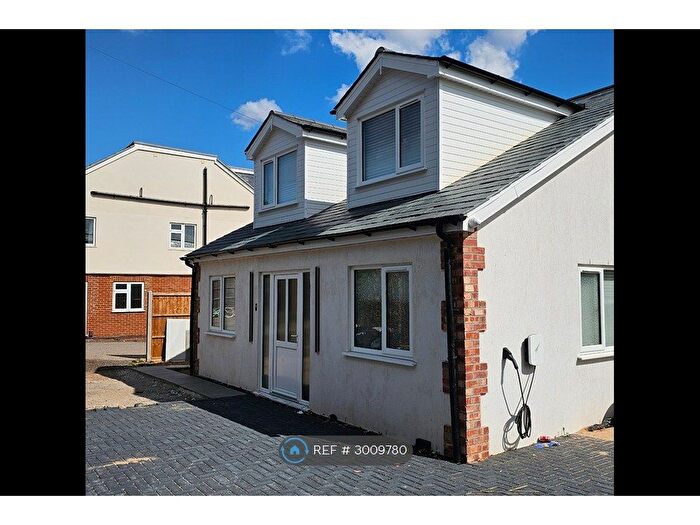 5 Bedroom Bungalow To Rent In Hempstead Road, Kings Langley, WD4