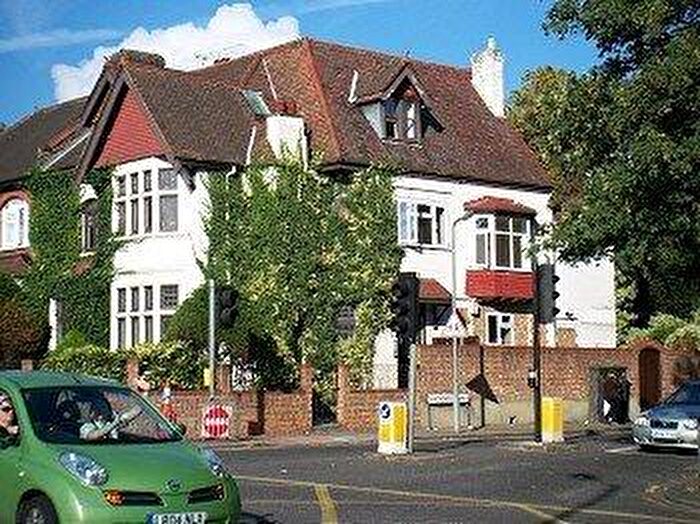 Studio To Rent In Green Lanes, Palmers Green, N13