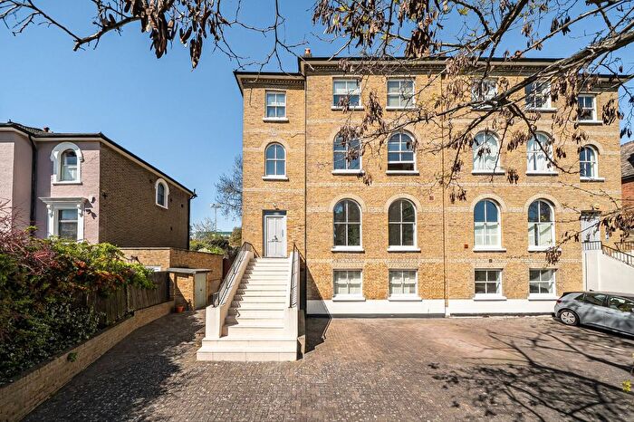 2 Bedroom Flat To Rent In Lancaster Avenue, Norwood, London, SE27