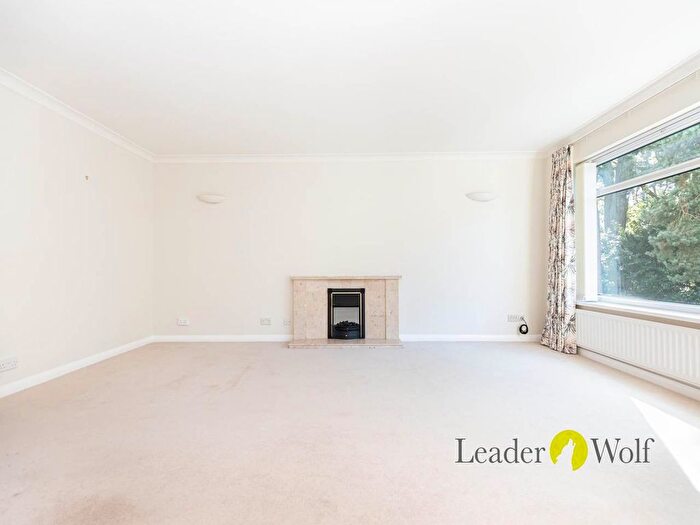 3 Bedroom Flat To Rent In Martello Road South, Canford Cliffs, Poole, BH13
