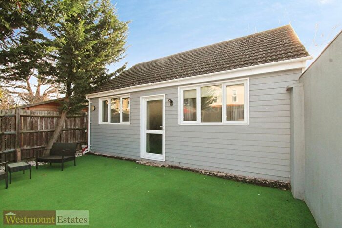2 Bedroom Detached Bungalow To Rent In Greenvale Road, Eltham, SE9