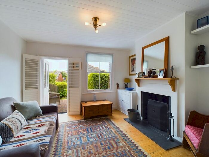 2 Bedroom Semi-Detached House For Sale In Storehouse Lane, Hitchin, SG4