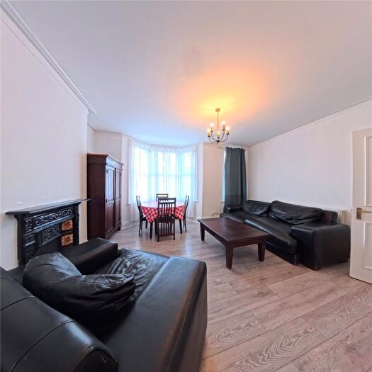 2 Bedroom Apartment To Rent In Howard Road, London, NW2
