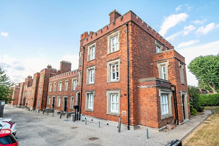 Flat To Rent In Langhorne Street Woolwich, SE18