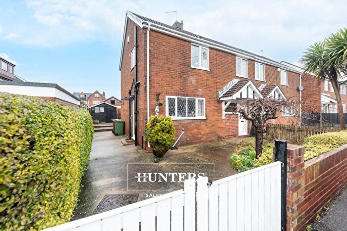 3 Bedroom Semi-Detached House For Sale In Wensley Drive, Pontefract, WF8