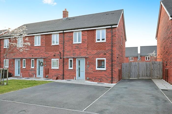 2 Bedroom End Of Terrace House For Sale In Wellum Street, Lighthorne Heath, Leamington Spa, CV33