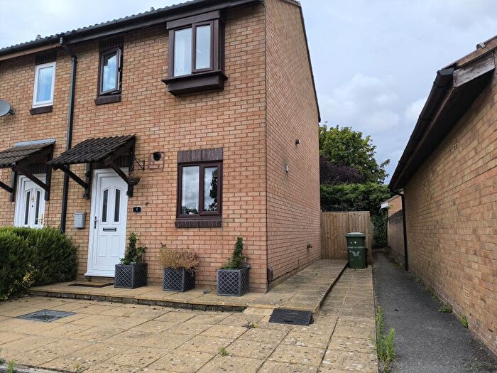2 Bedroom House To Rent In Larchfield Close, Frome, BA11