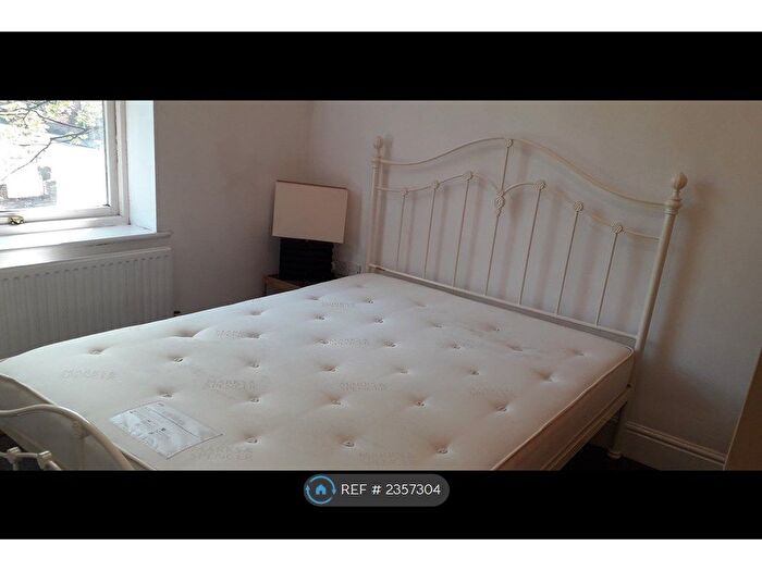 1 Bedroom Flat To Rent In Barlow Moor Road, Manchester, M20