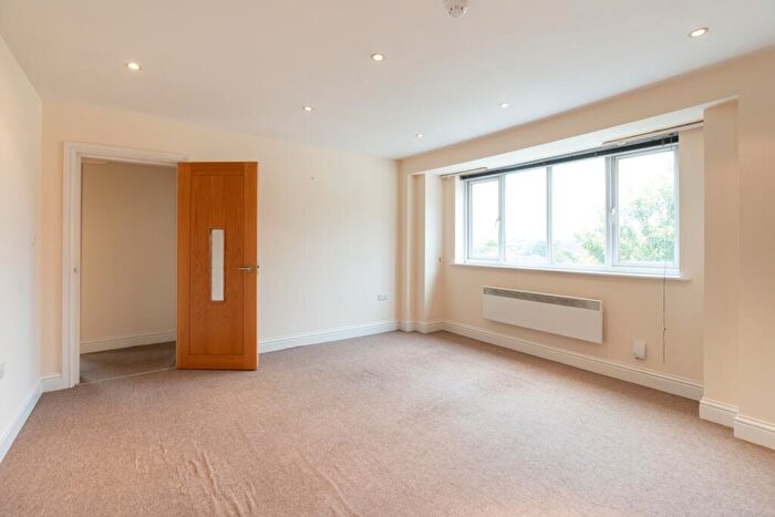 2 Bedroom Apartment To Rent In Moorland Close, Witney, OX28