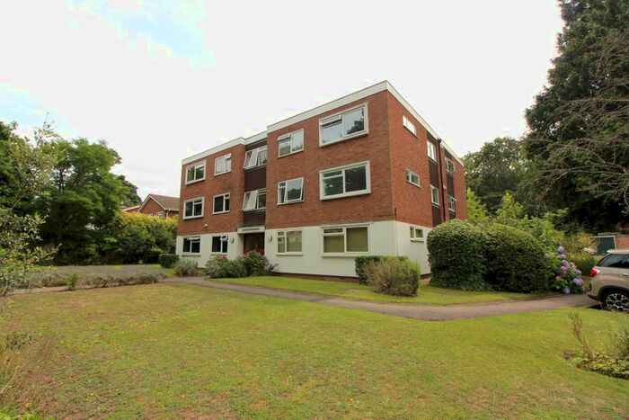 1 Bedroom Flat To Rent In Elgin Road, Weybridge, KT13