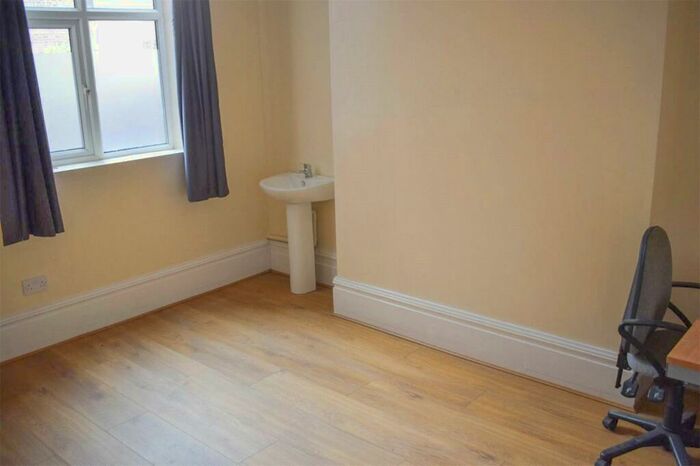 6 Bedroom Terraced House To Rent In Granville Road, Fallowfield, M14