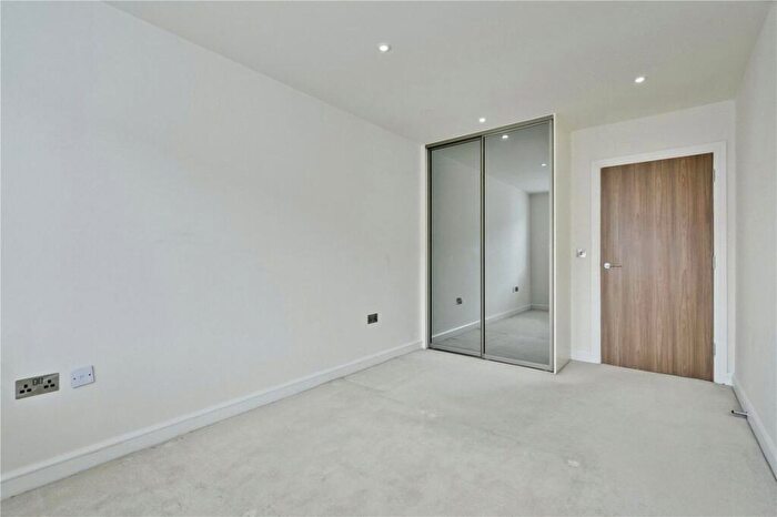 1 Bedroom Flat To Rent In Lyon Road, Walton-on-Thames, KT12