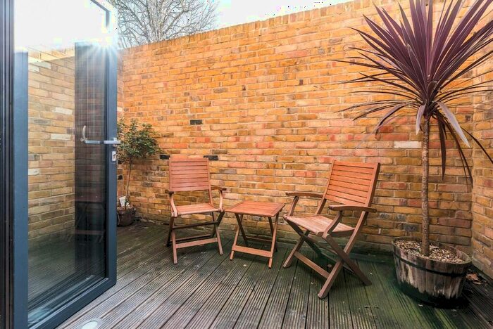 3 Bedroom Town House To Rent In Canning Cross, London, SE5