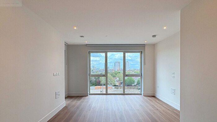 1 Bedroom Flat To Rent In Bow View Apartments, Maple Mews, E3