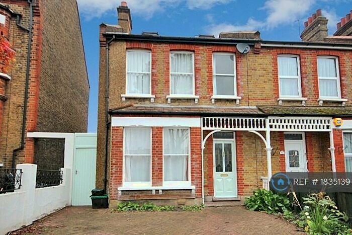 3 Bedroom Semi-Detached House To Rent In Chaffinch Road, London, BR3