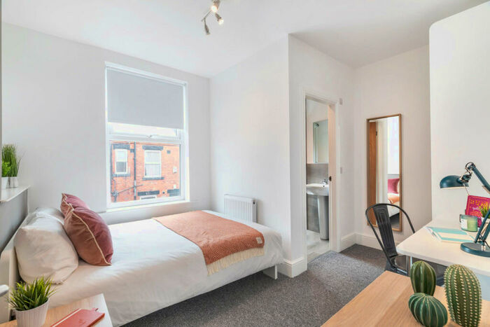 6 Bedroom House To Rent In Burchett Place, Leeds, LS6