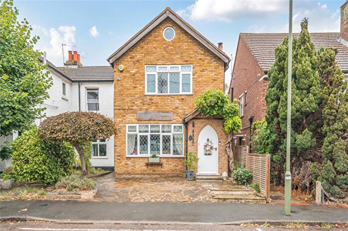 3 Bedroom Detached House For Sale In Cambridge Road, Walton-On-Thames, KT12