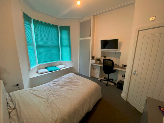 7 Bedroom Terraced House To Rent In Mackintosh Place, Cardiff, CF24