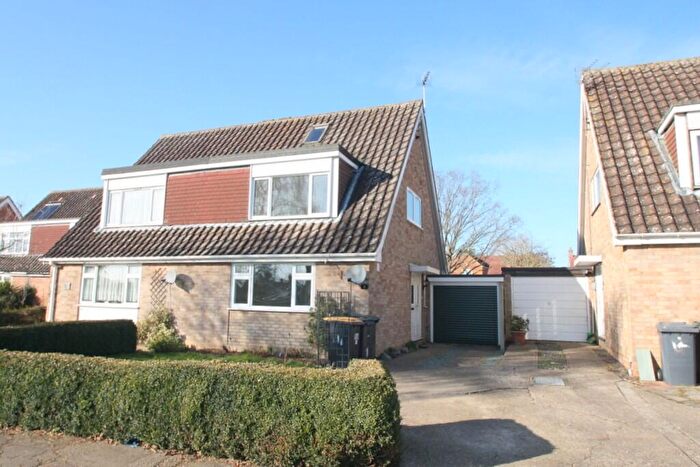 3 Bedroom Semi-Detached House To Rent In Grenidge Way, MK43