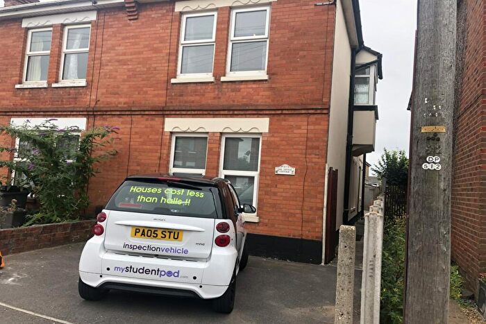 4 Bedroom House To Rent In Bedroom House In Winton, BH9
