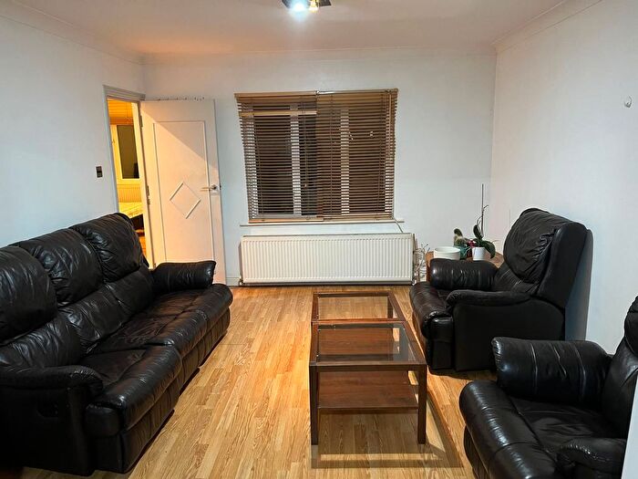 1 Bedroom Flat To Rent In Colindeep Lane, Hendon, NW4